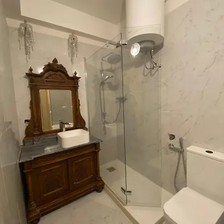 Con Terrazo Solare 아파트