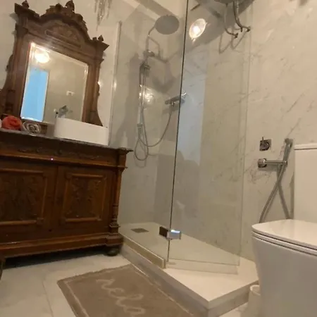 Con Terrazo Solare 아파트