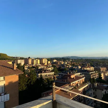 Con Terrazo Solare 아파트 페루자