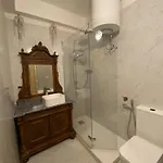 Con Terrazo Solare 아파트