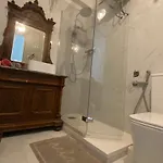 Con Terrazo Solare 아파트