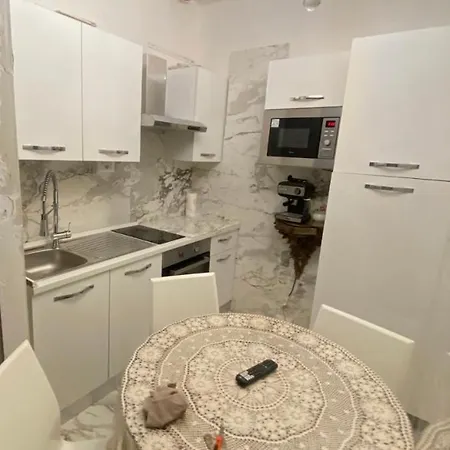 Con Terrazo Solare דירה *