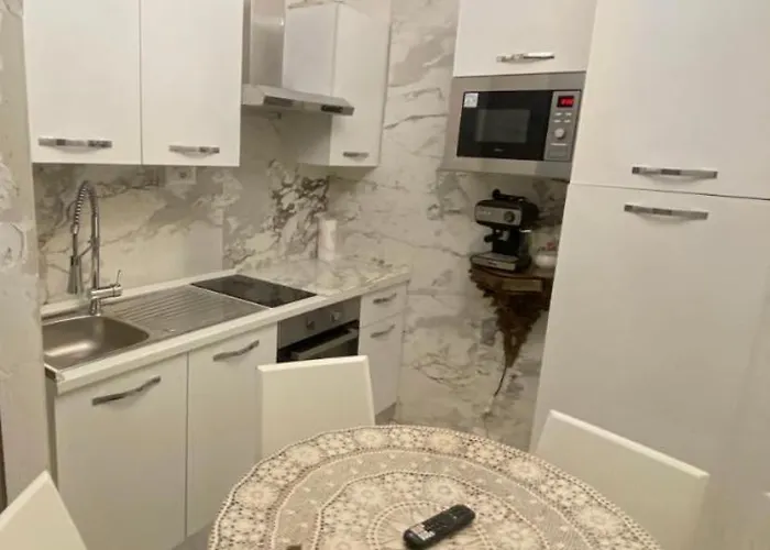 Con Terrazo Solare 公寓 *